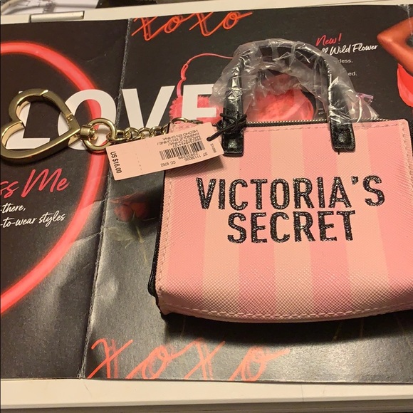 Victoria Secrets Ballantyne heart  purse keychain - Picture 1 of 4